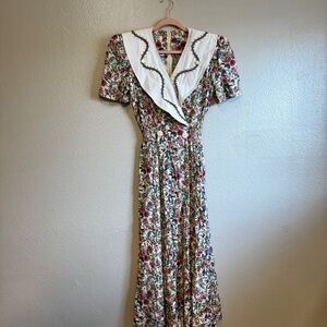 Floral Vintage Dress with White Collar